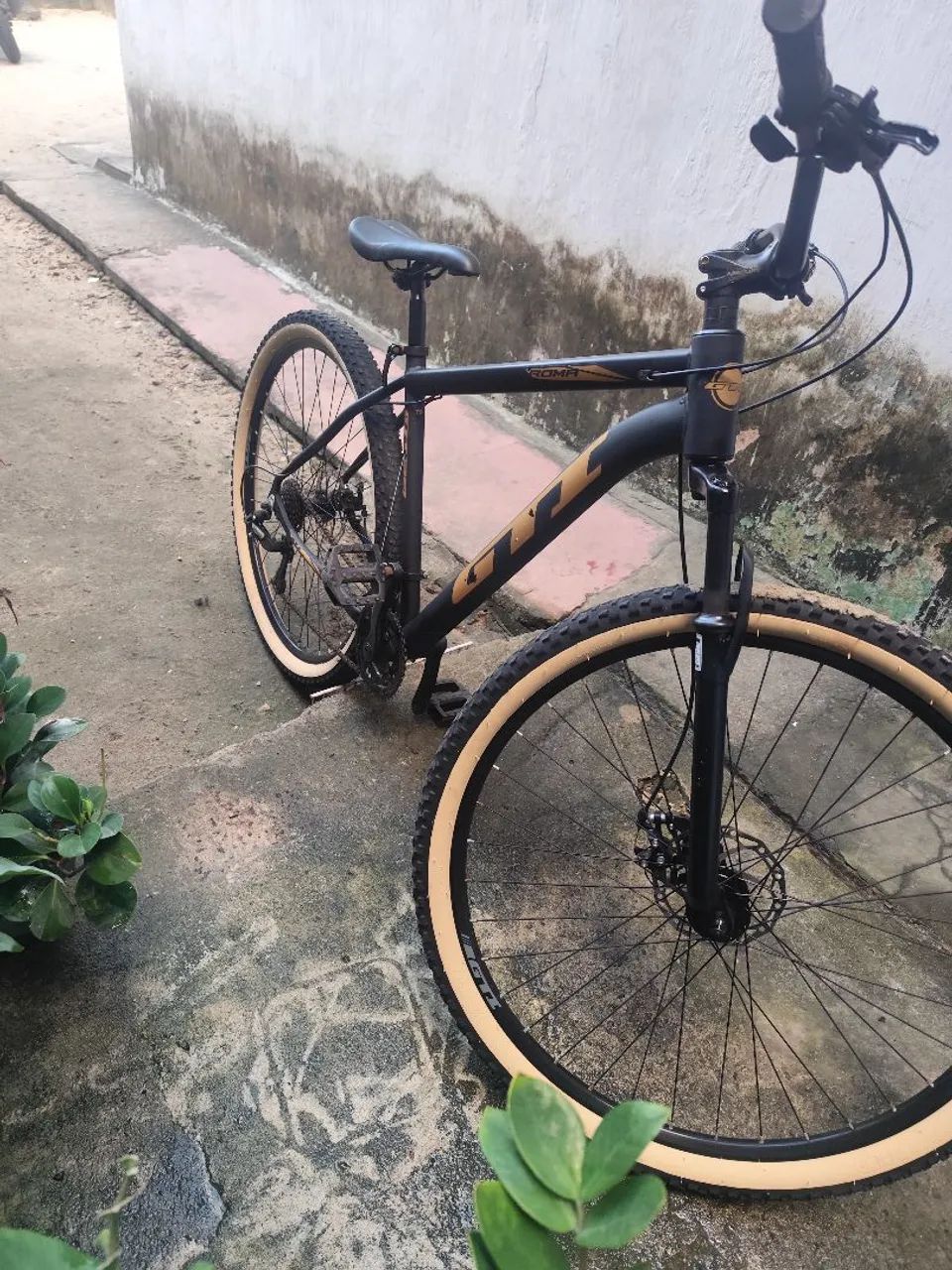 Bicicleta aro 29 gti semi nova 