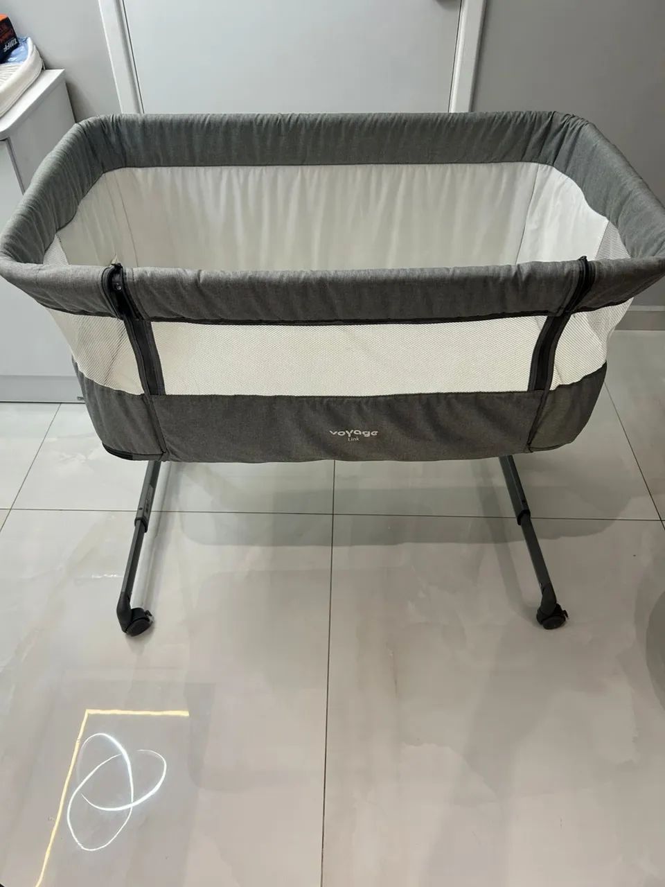 Berço Portátil com Mosquiteiro