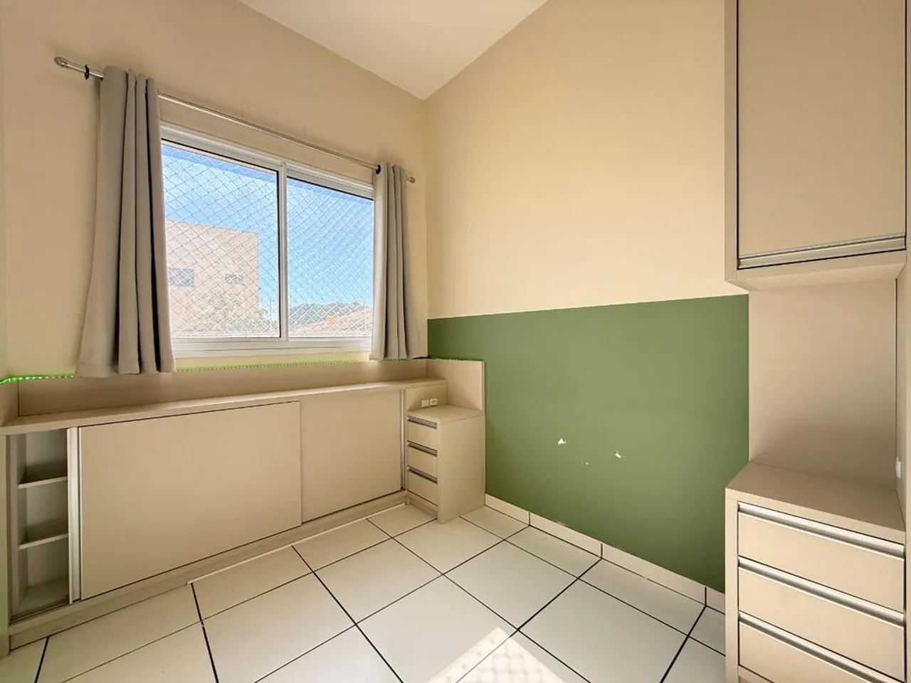 Apartamento para alugar em Maringá, Jardim Alvorada, com 2 quartos, com 45.9 m² - Foto 4