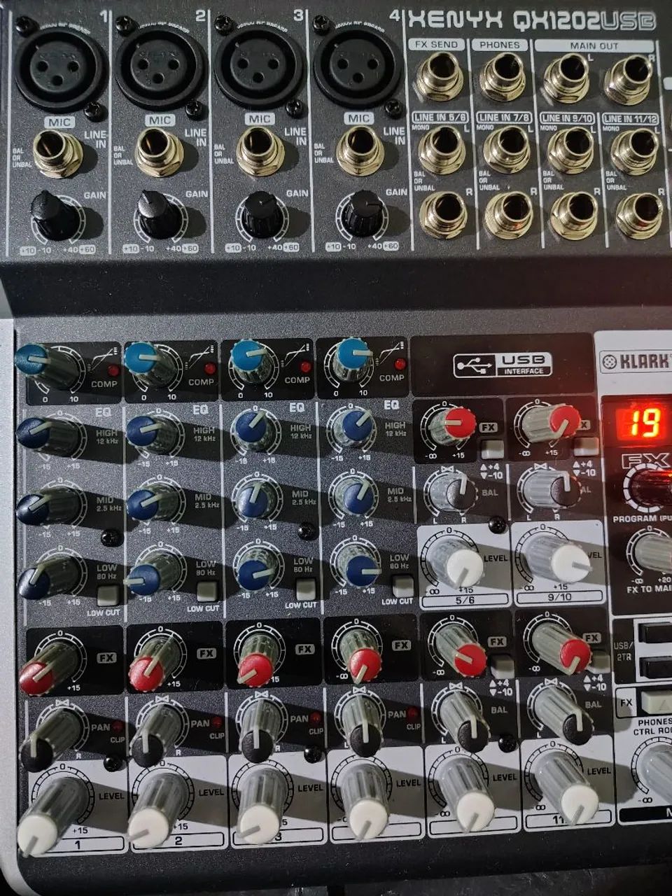 Mesa Behringer QX1204 USB  - Foto 2