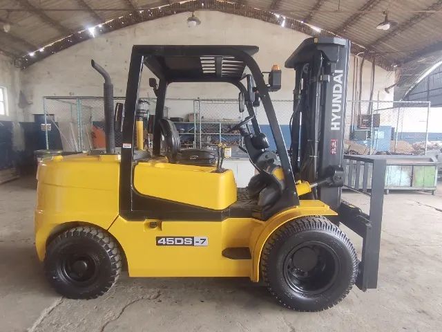 Empilhadeira Hyundai 4,5T * Diesel com 8 mil horas * 2010
