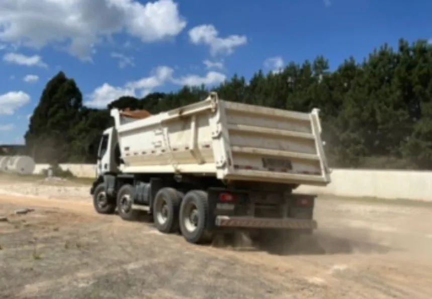 Caçamba Basculante AIZI 16m² para caminhão 8x4 - Reforçada - Foto 2