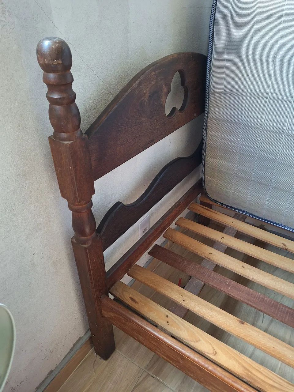 Cama solteiro de madeira - apenas cama com estrado - Foto 3