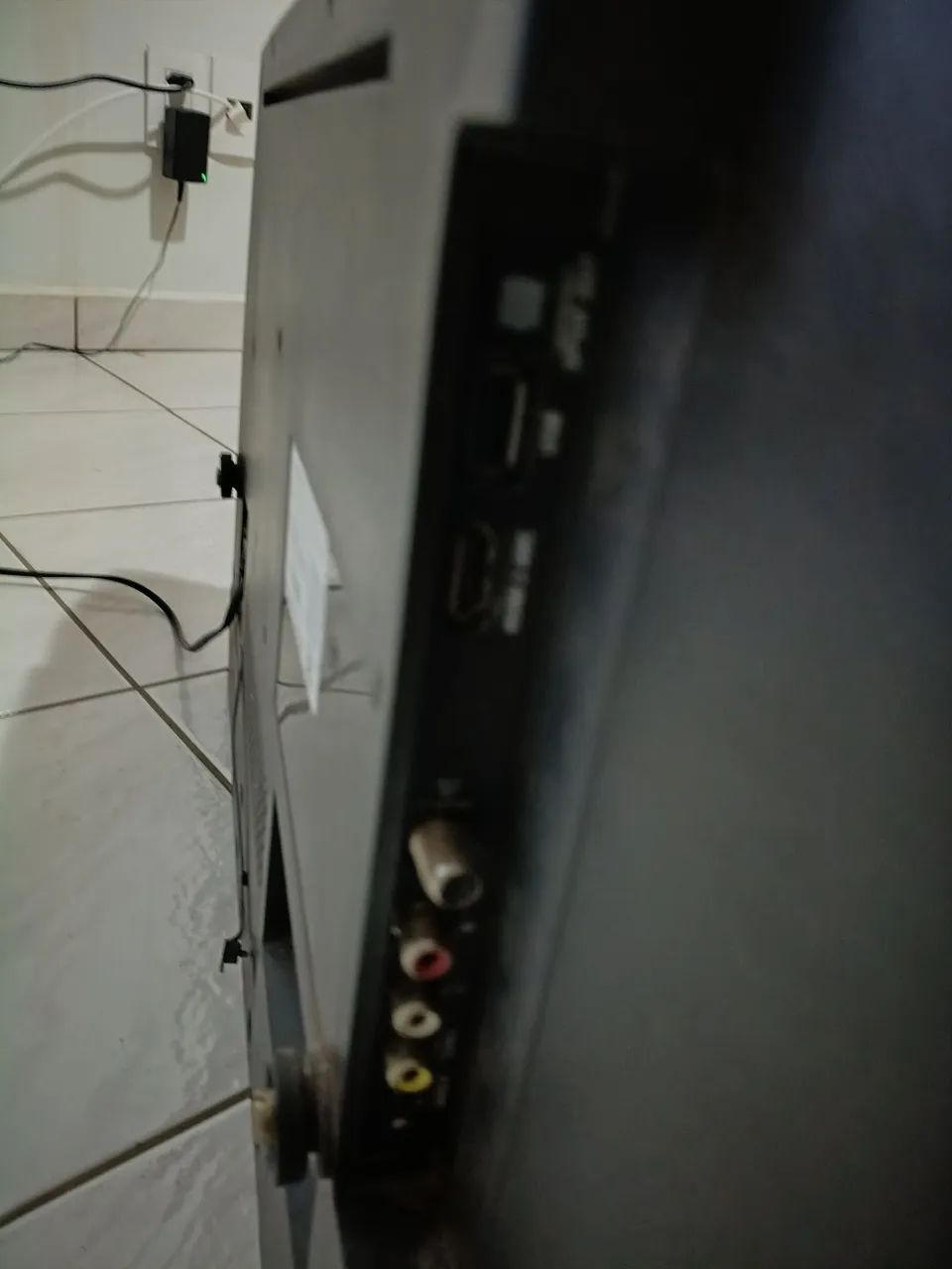 TV PHILIPS 32 POLEGADAS PARA RETIRAR PEÇA OU PARA QUEM QUEIRA CONSERTAR - Foto 2