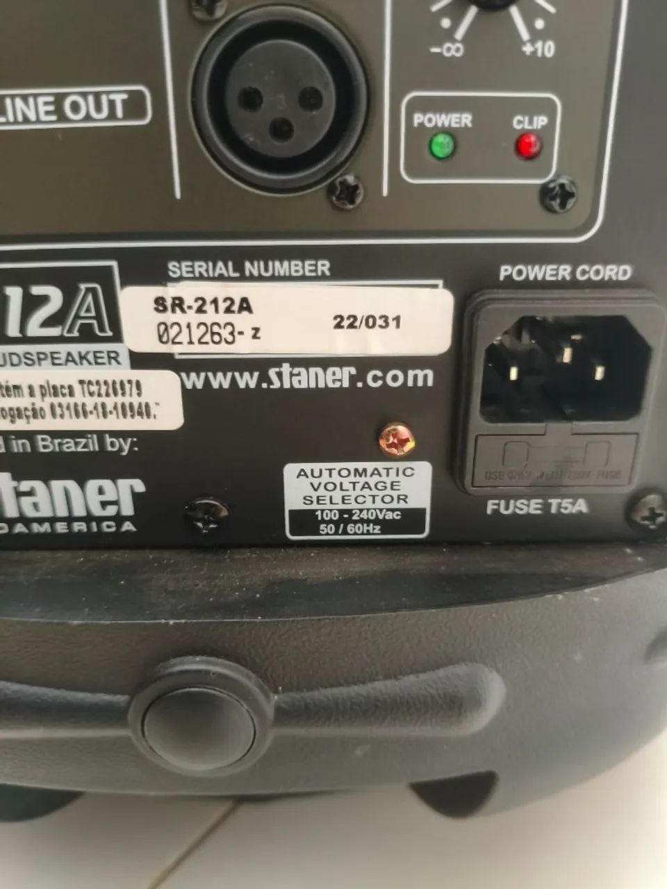 Vendo Caixa de Som Staner SR-212A