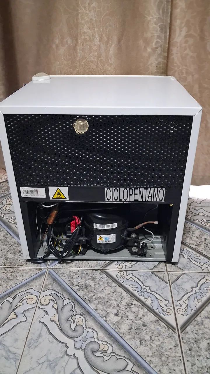 Frigobar Midea 45L - Usado - Foto 5