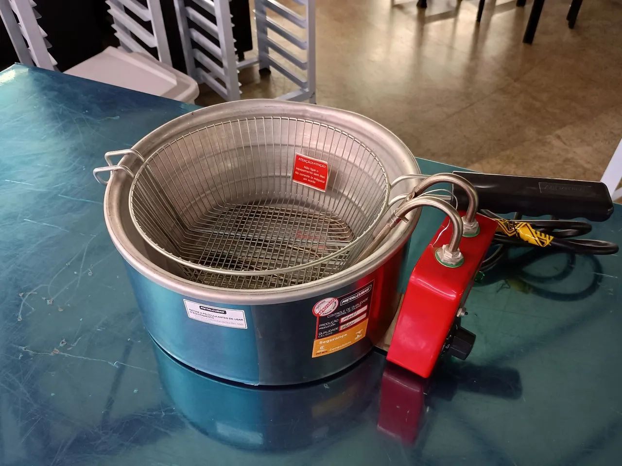 Tacho Fritador Elétrico 3 Litros 220V - MetalCubas  - Foto 2