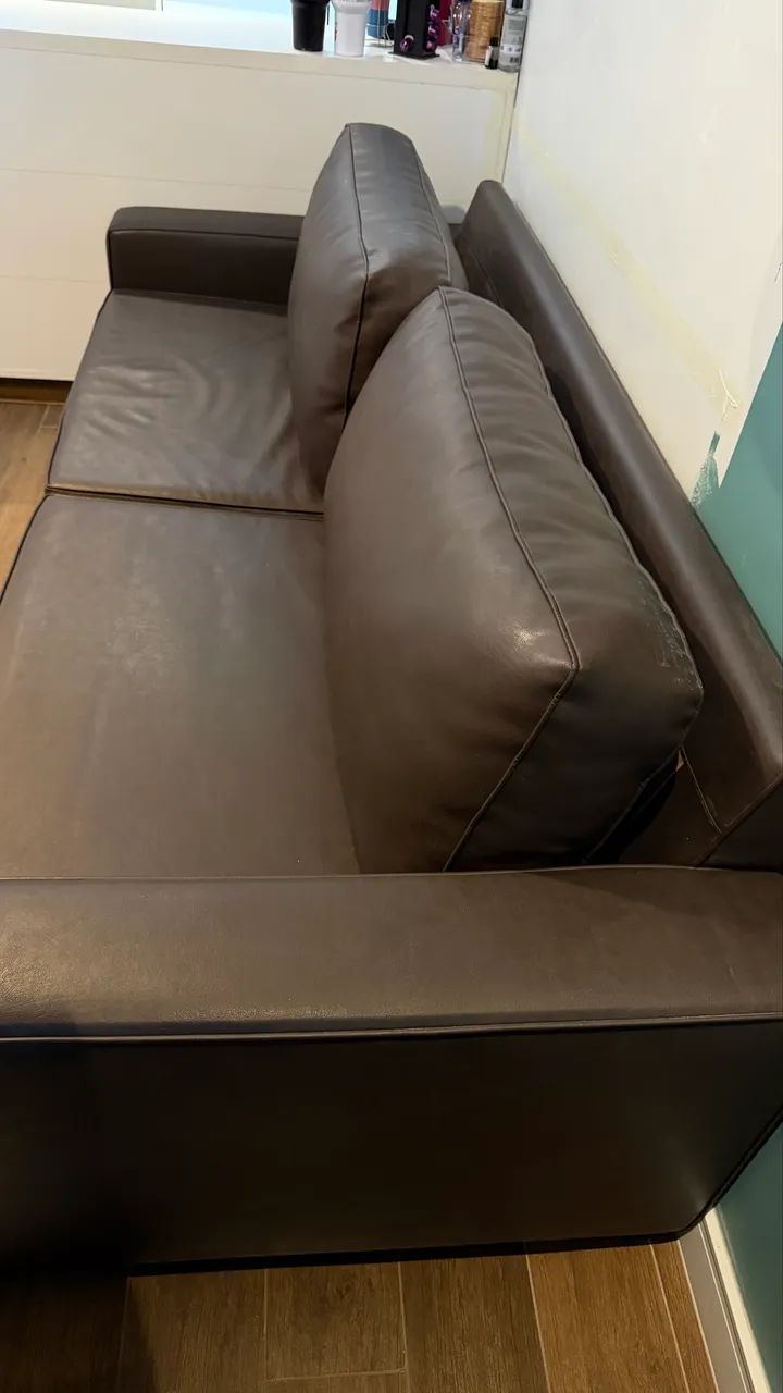 Sofá 4 Lugares Grande 2,35m Marrom - Em perfeito estado, robusto e Muito Confortável - Foto 2