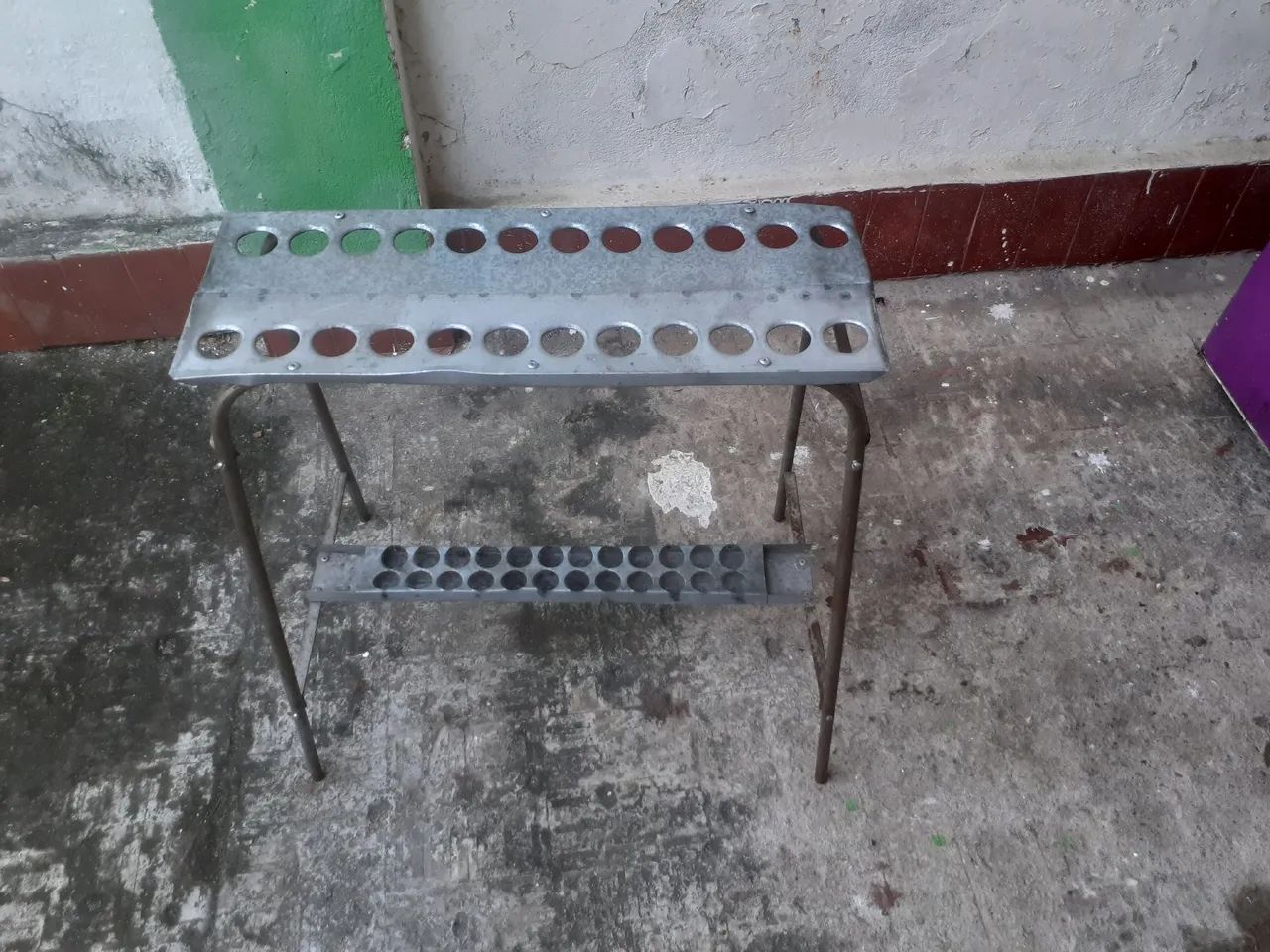 Expositor de vassouras em alumínio. - Foto 2