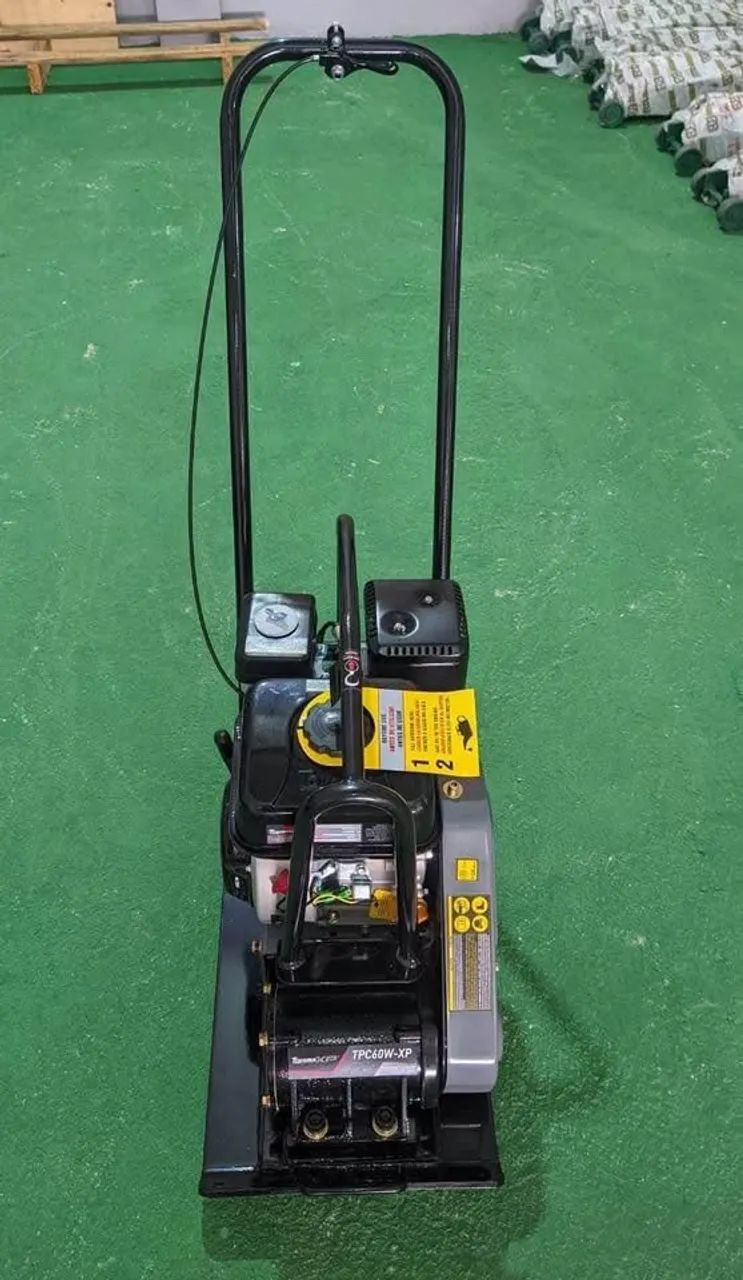 Placa Vibratória Compactadora Profissional a Gasolina 6.5hp - Toyama - Foto 4
