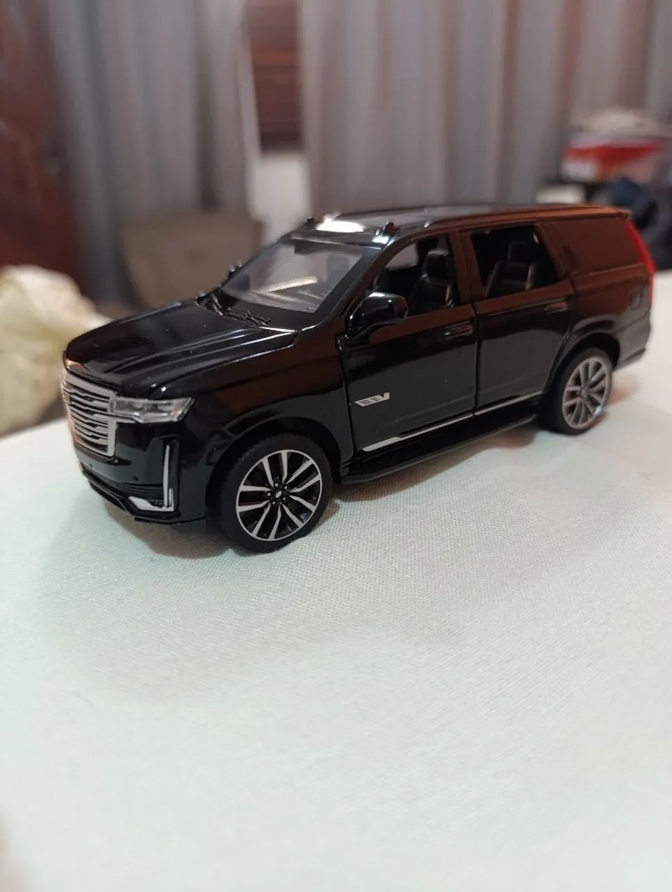 Miniatura metal ESCALADE e CAMARO SS - Foto 3