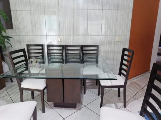 Mesa grande com 8 cadeiras 
