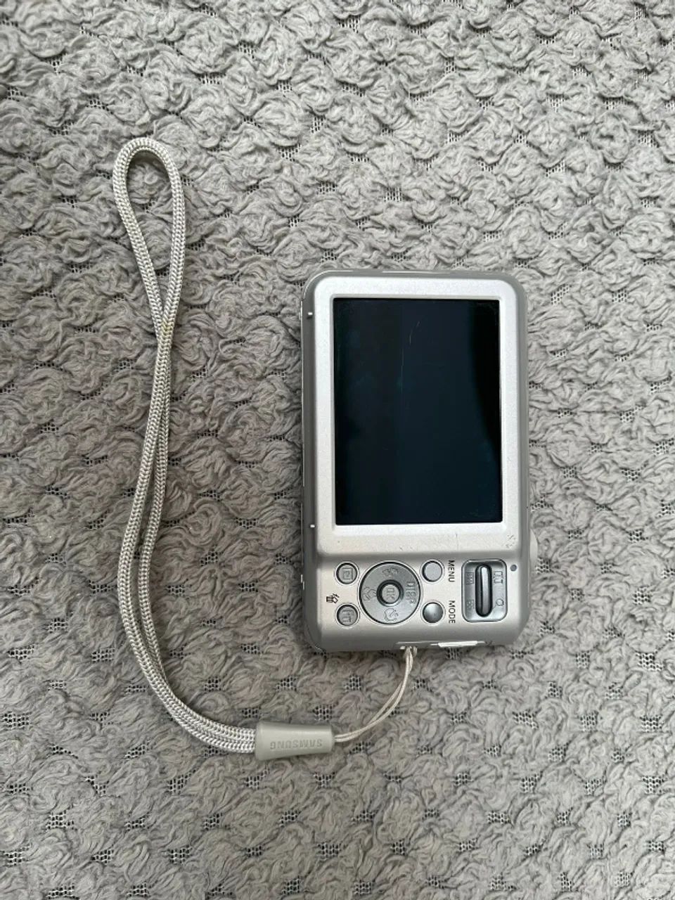 câmera digital compacta prateada modelo Samsung ES65 - Foto 2