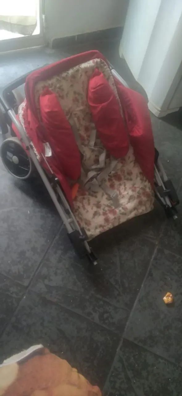 Vendo carrinho de bebê Menina - Foto 5