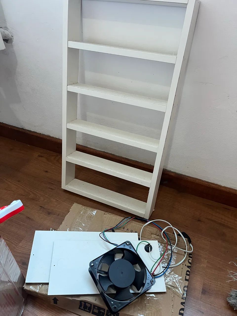 Mesa de manicure e expositor de esmaltes 