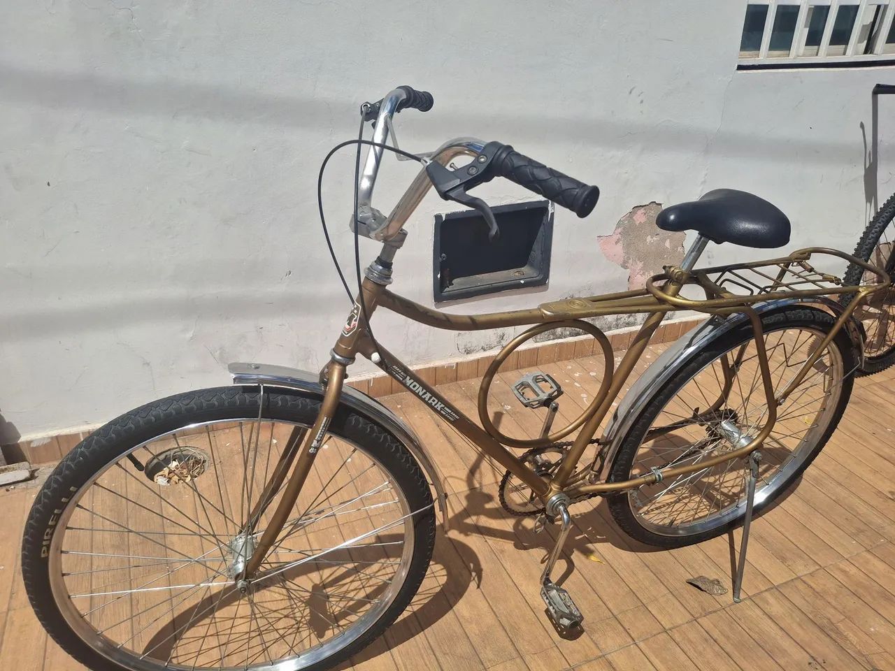 Bicicleta Monark barra circular dourada - Foto 2