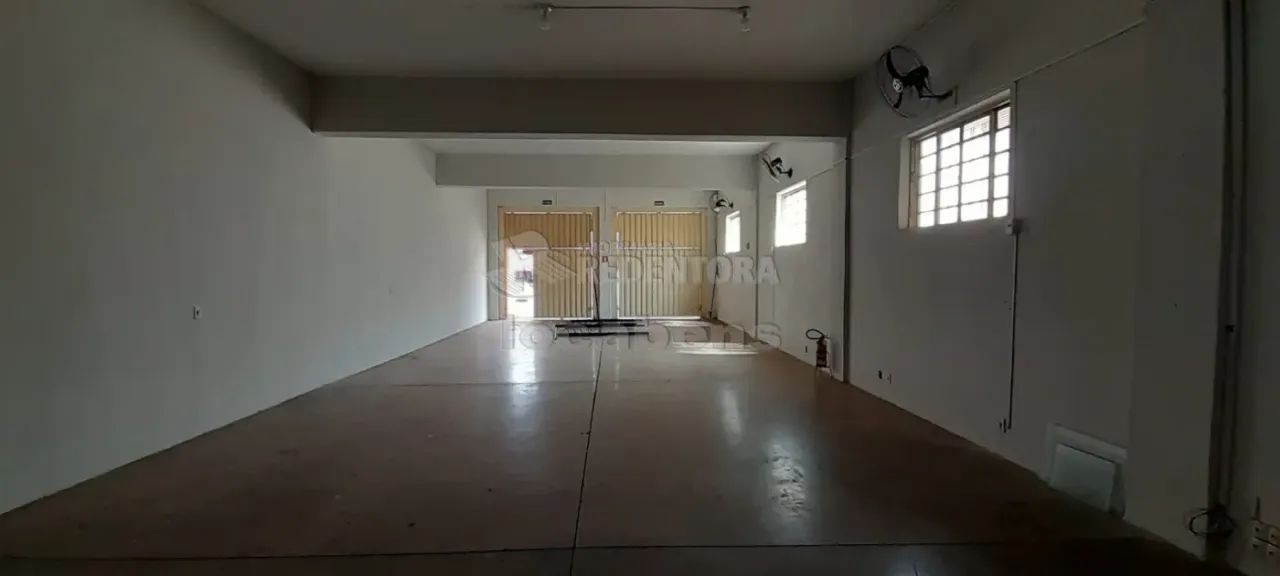 Salão comercial com 2 vagas de garagem