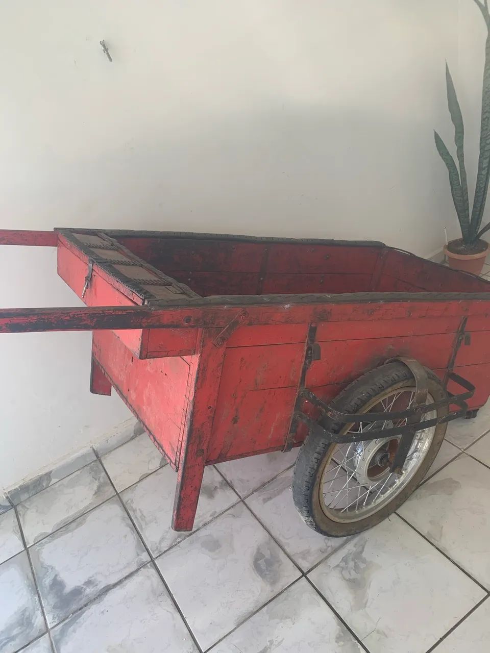 Carrinho de mão de madeira  - Foto 2