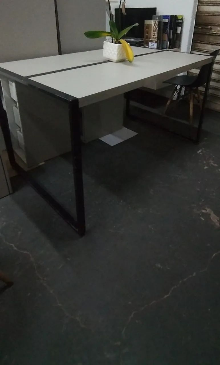 Mesa em MDF com pé de ferro  - Foto 3
