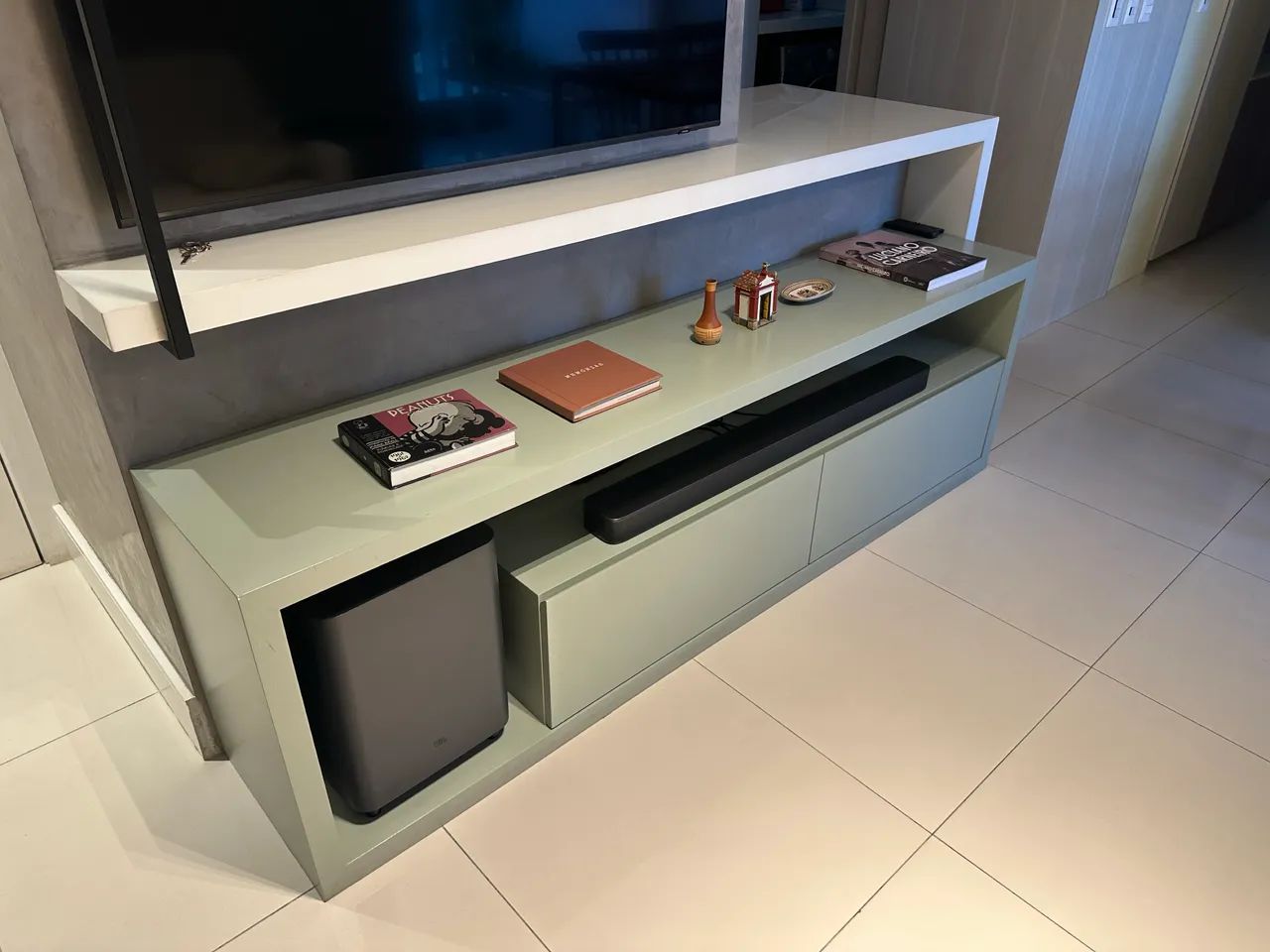 Rack Robusto e Resistente em MDF Verde Laqueado