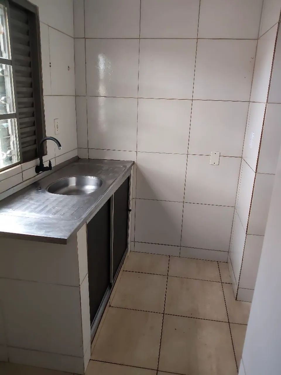 Aluga-se apto é uma kitnet de um quarto para casal. - Foto 3