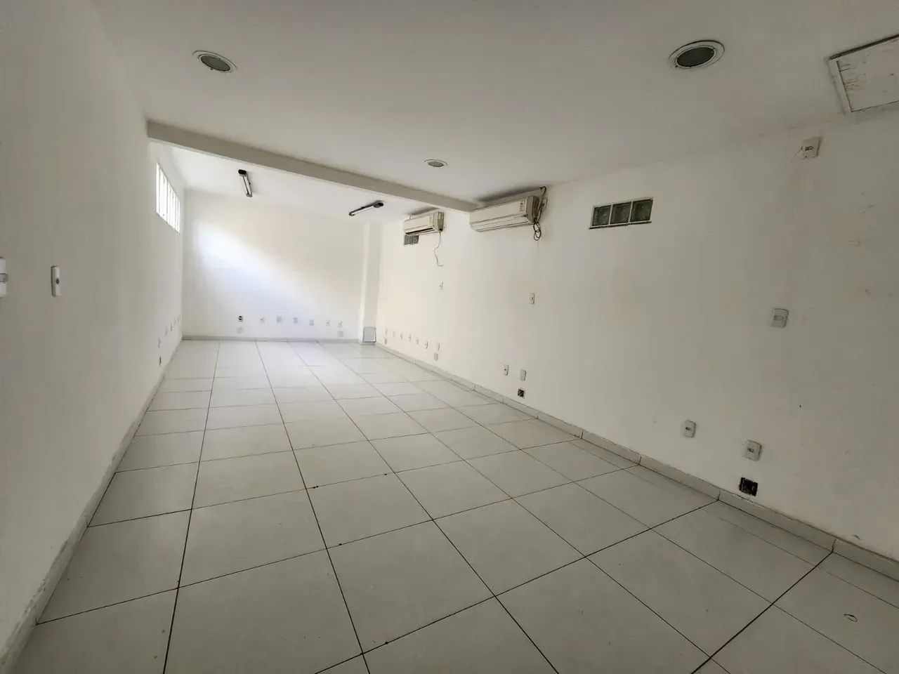 Sobreloja Ampla no Centro de Nilópolis  Ideal para Consultórios e Empresas