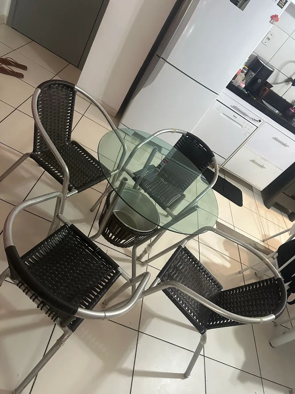 Conjunto de mesa e cadeira
