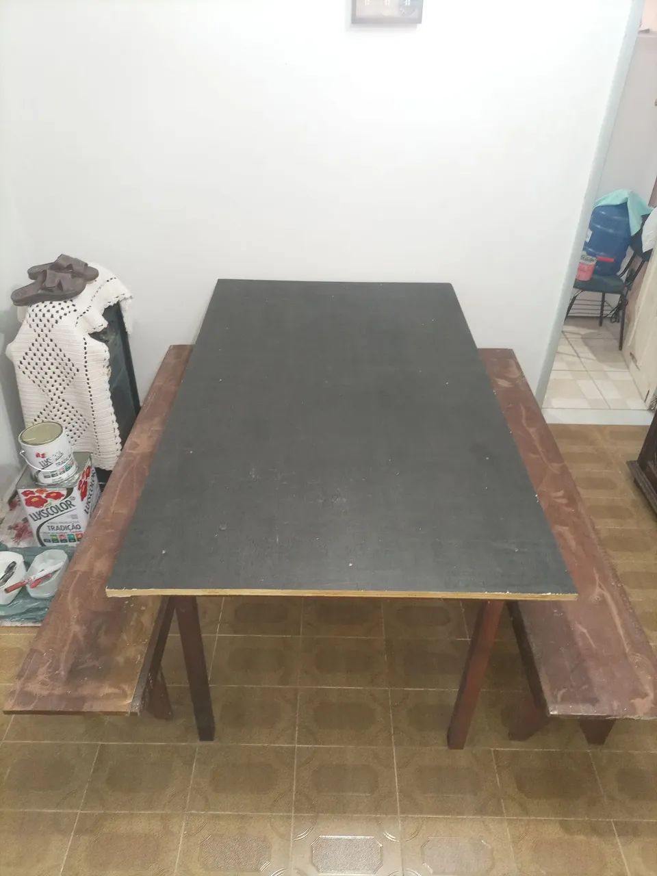 Vendo mesa rústica com dois bancos de madeira 2,00 x 1,10m