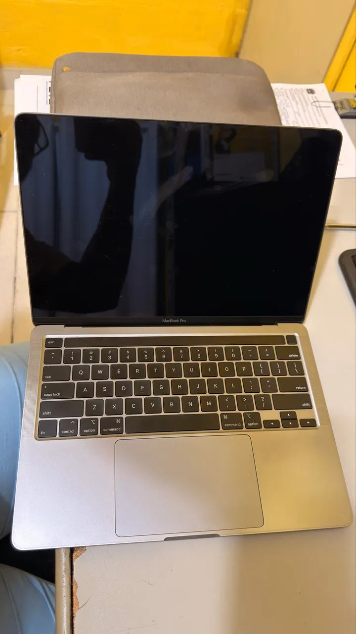 MACBOOK PRO + MAGIC MOUSE + ADAPTADOR USB