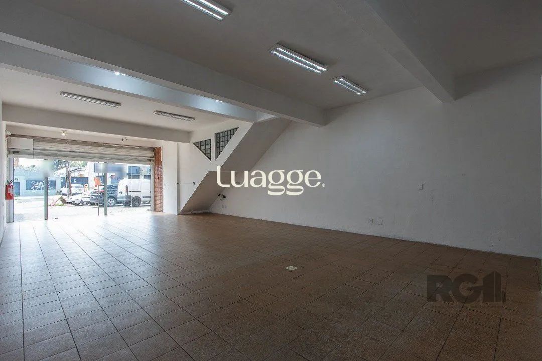 Loja com aproximadamente 96m² privativos