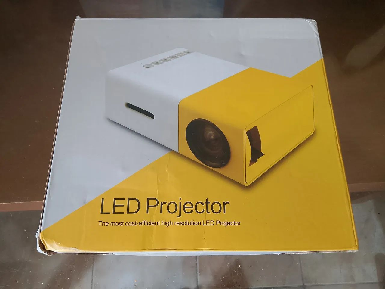Mini Projetor YG300 LED (NÃO FUNCIONA) - Completo p/ Peças ou Conserto