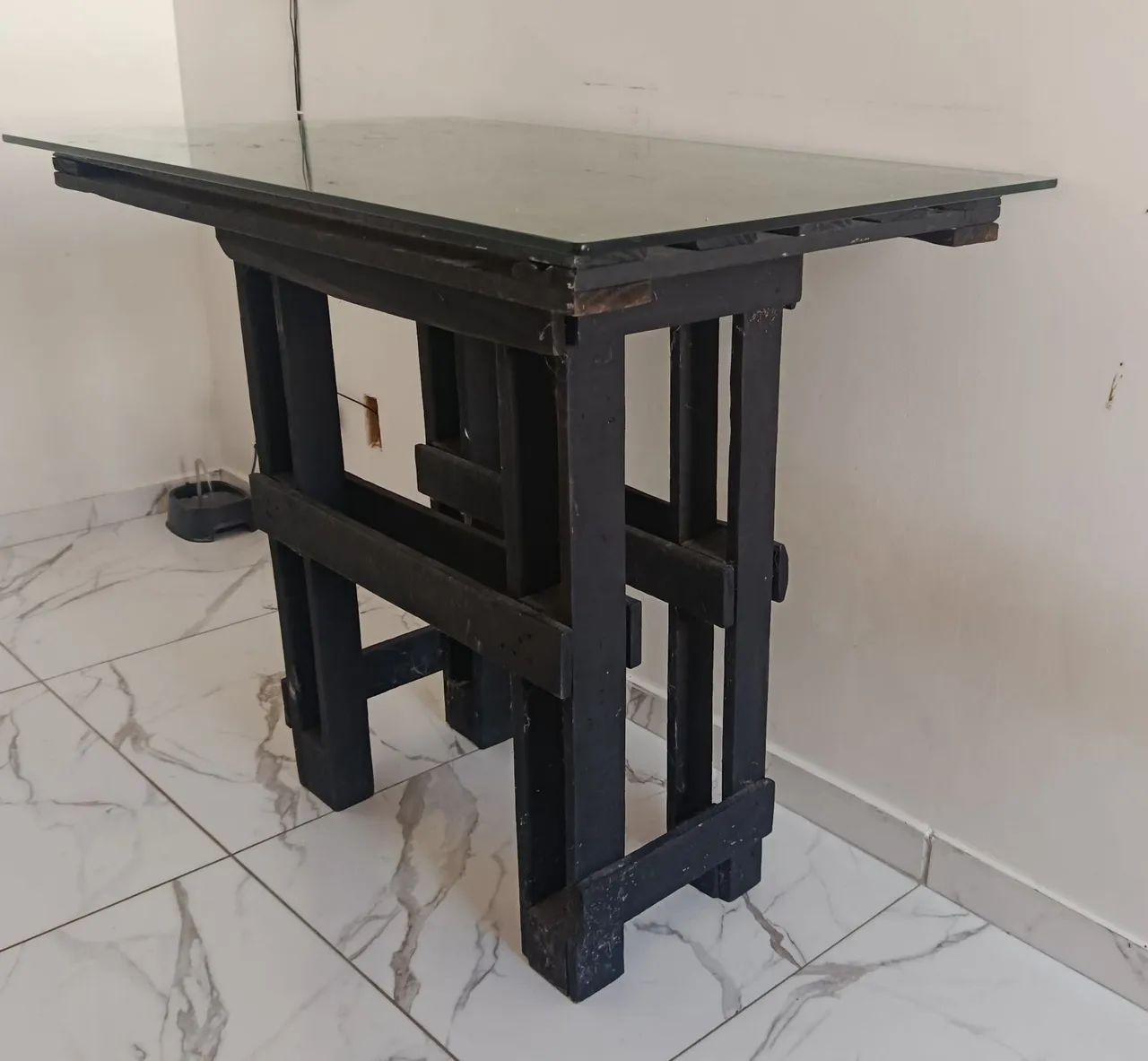Mesa de vidro sem cadeiras/banco de madeira - Foto 2