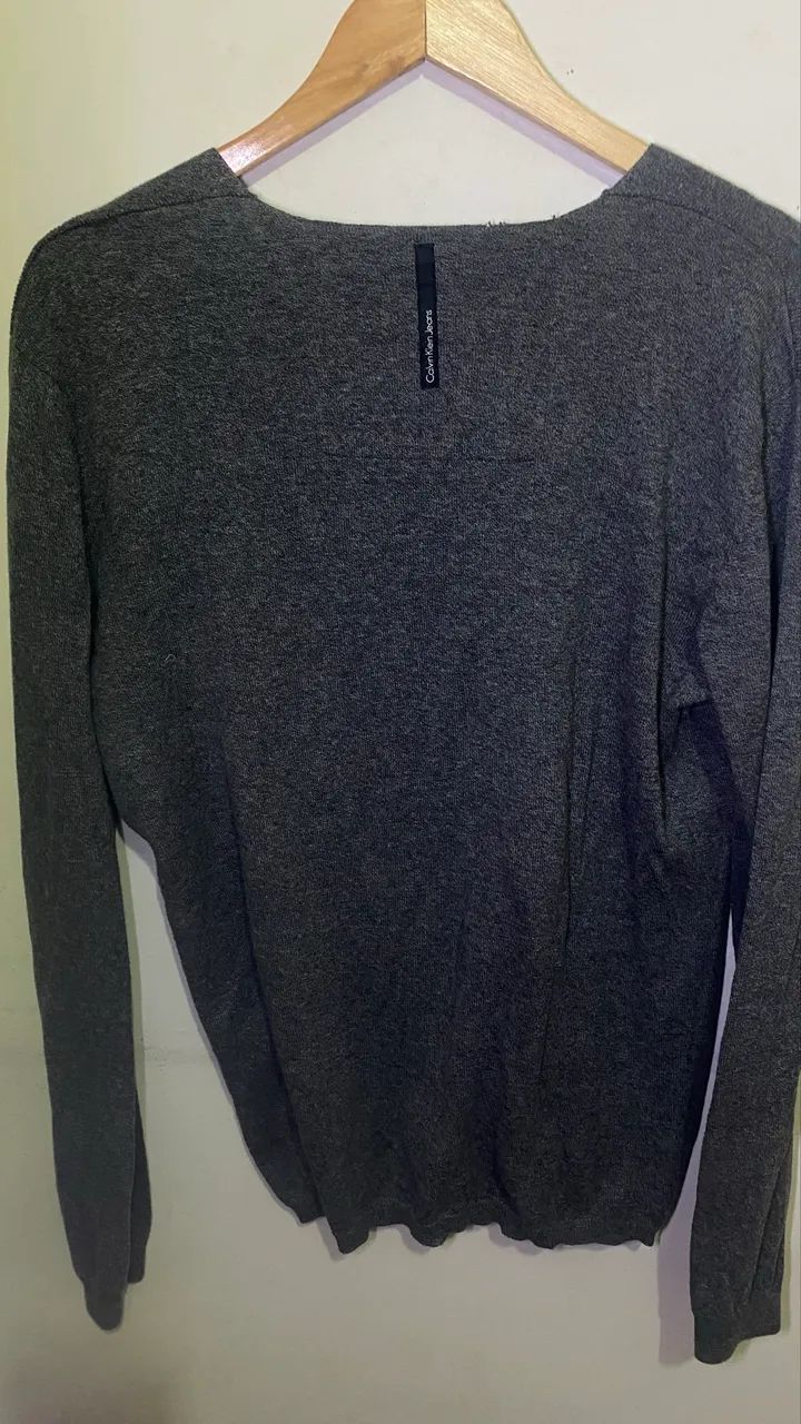 suéter gola V - tamanho M cinza - Calvin Klein Jeans - Foto 4