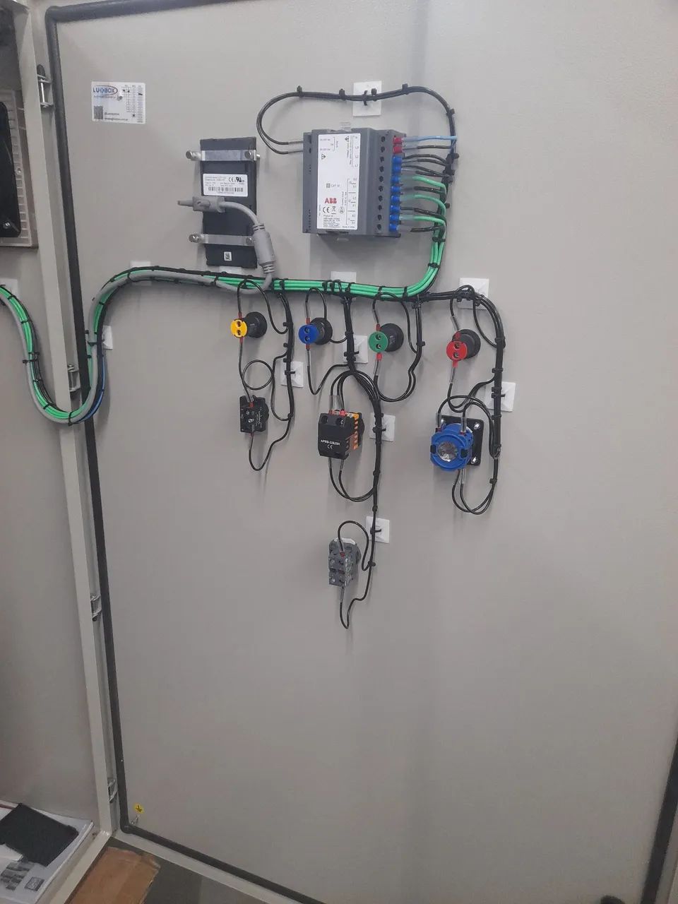 Montagem e manutenção de quadros elétricos  - Foto 4