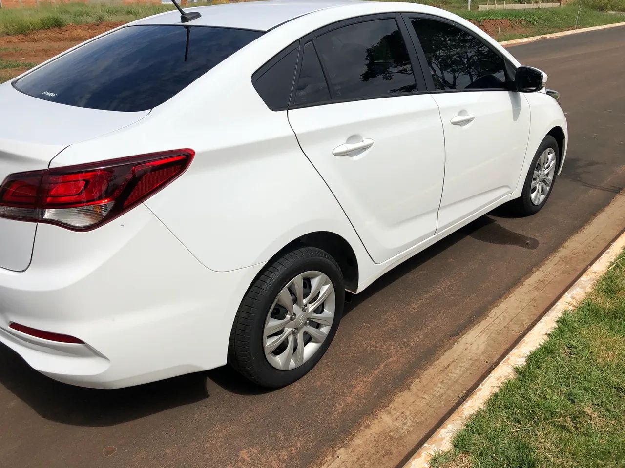 Hyundai HB20S C.plus/c.style1.0 Flex 12V Mec. 4P 2019 - Foto 3