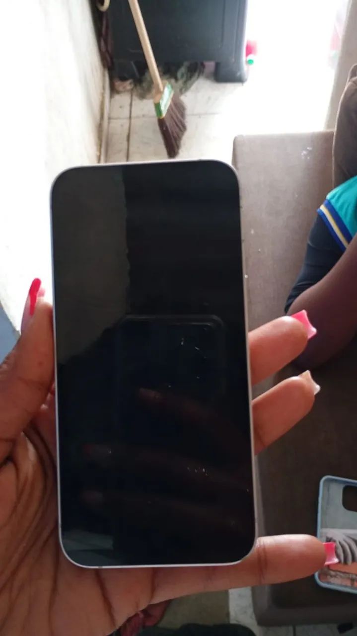 Vendo um iPhone 14 normal