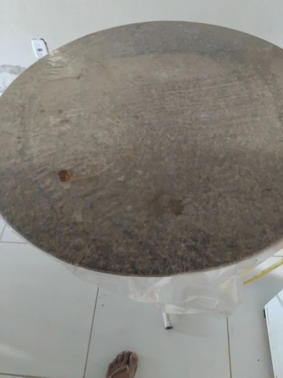 Mesa pedra de mármore sem cadeiras