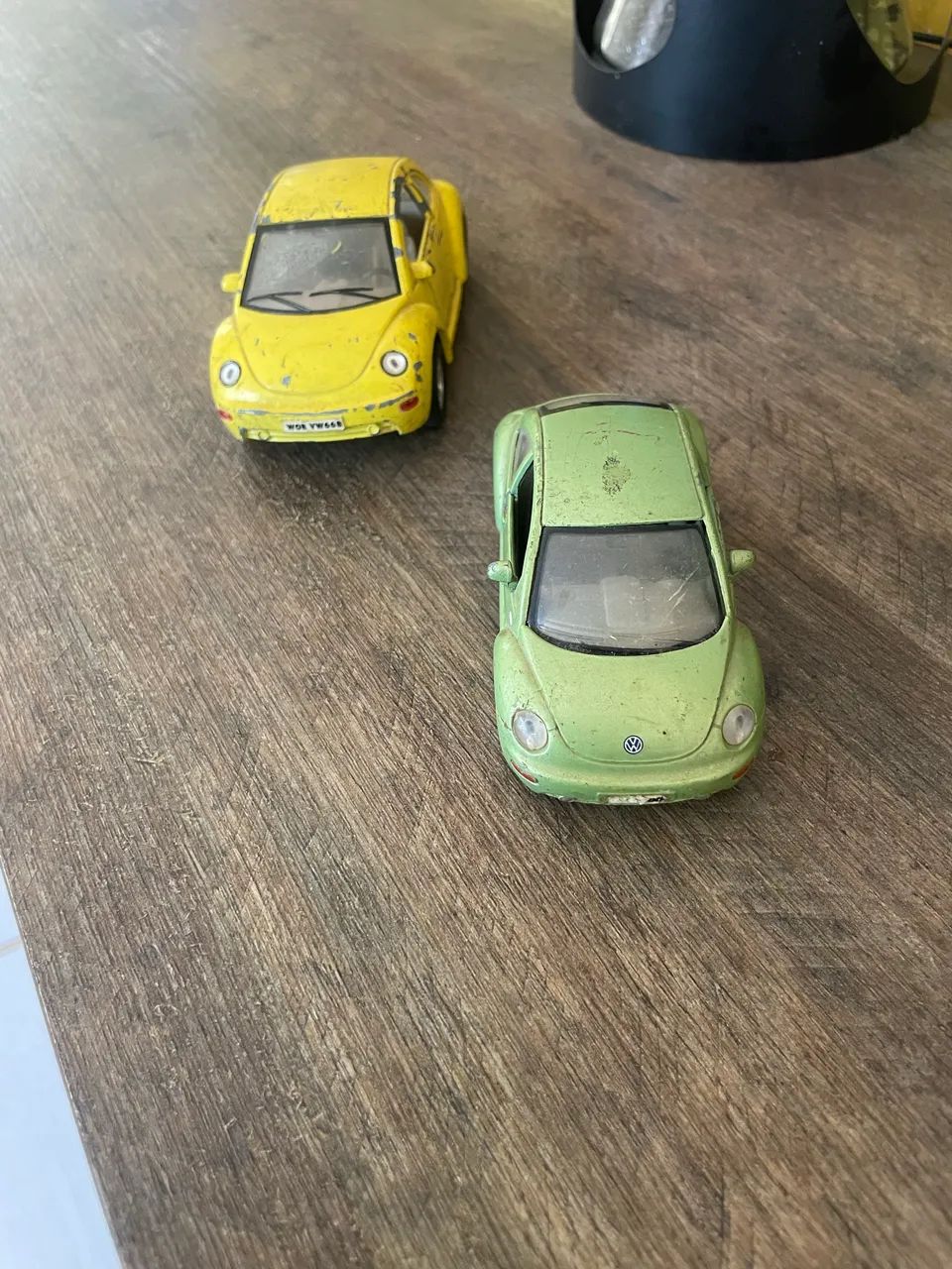 2 Volkswagen New Beetle em miniatura - Foto 5