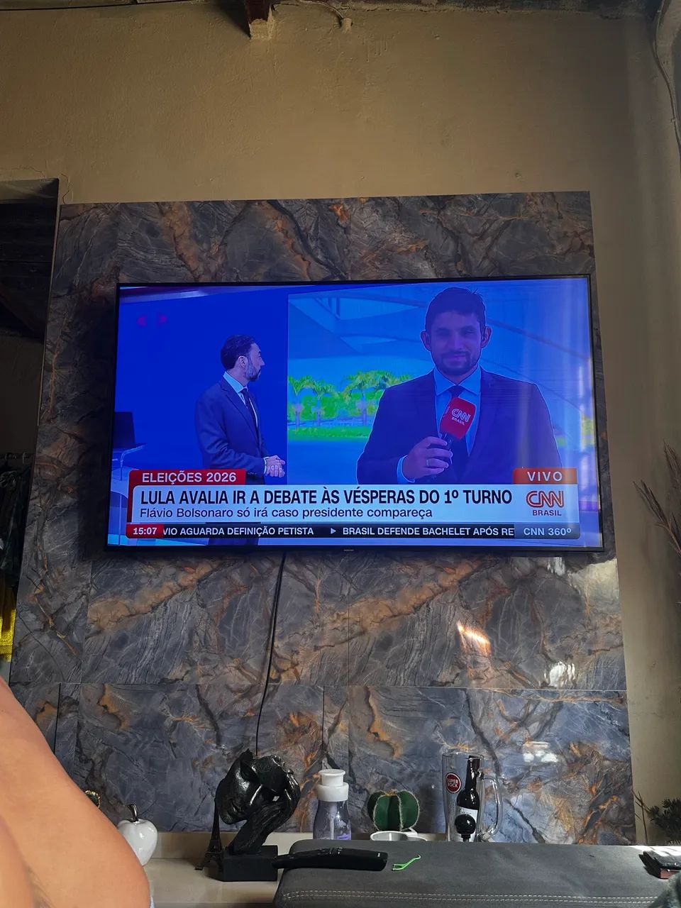 Vendo uma TV Samsung 50 polegadas com defeito ela fica cedendo e apagando