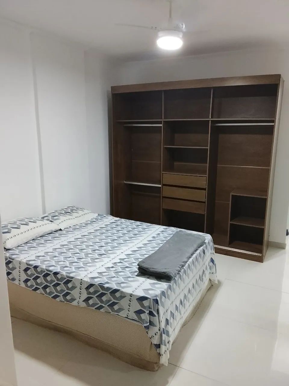 Sala living mobiliada com garagem. - Foto 3
