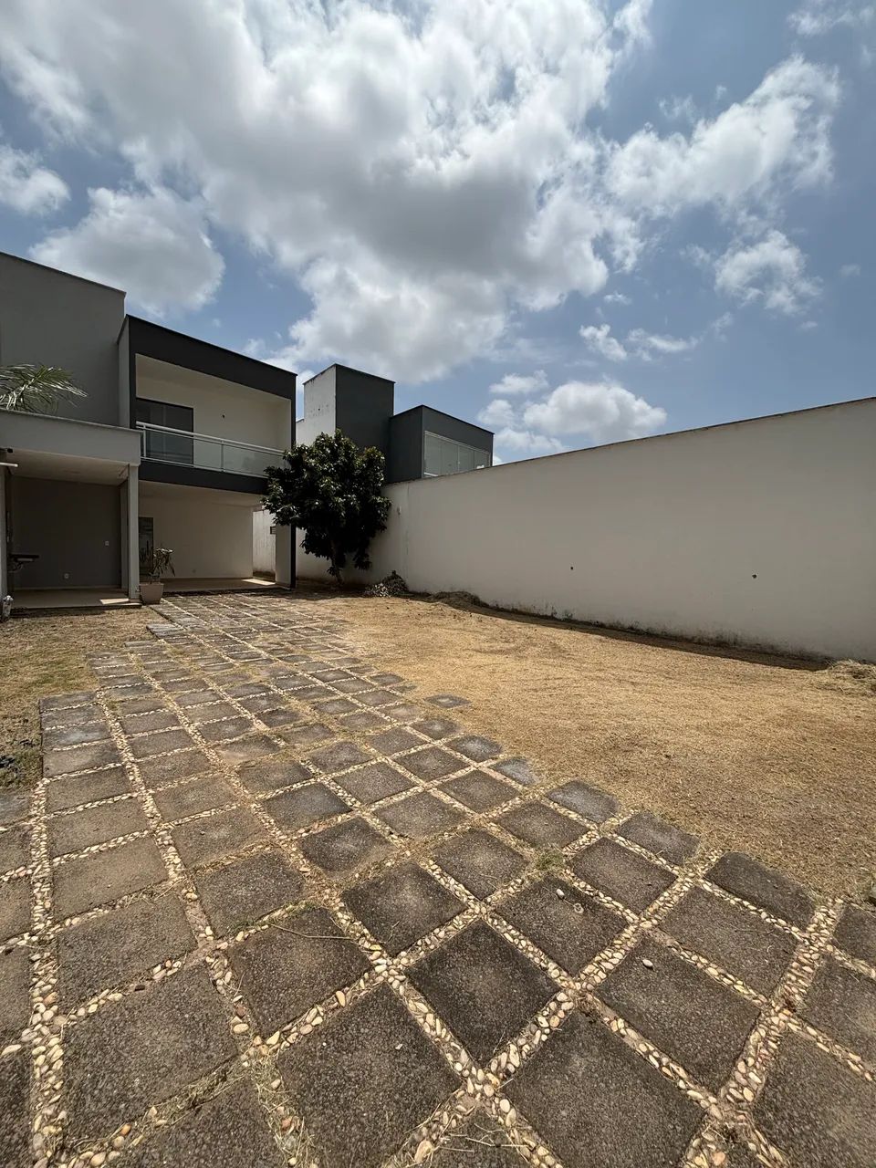 REPASSE DW CHAVE - VENDA NO ARAÇAGY  CASA DÚPLEX COM 3 SUÍTES 