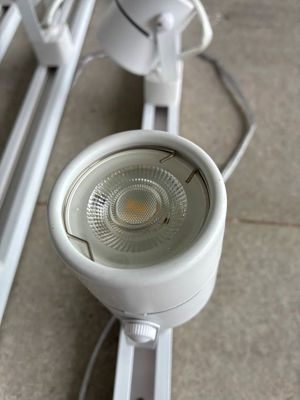 Kit com 3 kits completo com spots de LED integrado com trilho de 1 m. Super novo. - Foto 2