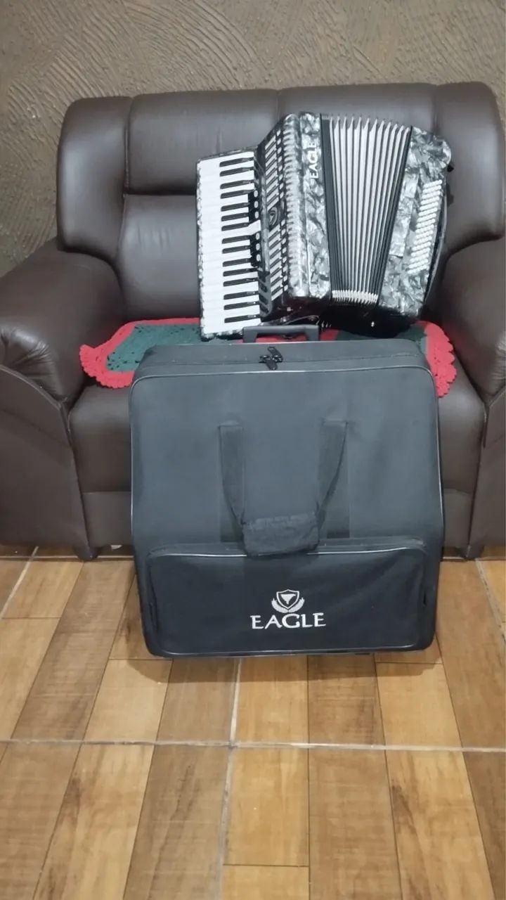 Acordeon Eagle 80 baixos  - Foto 2
