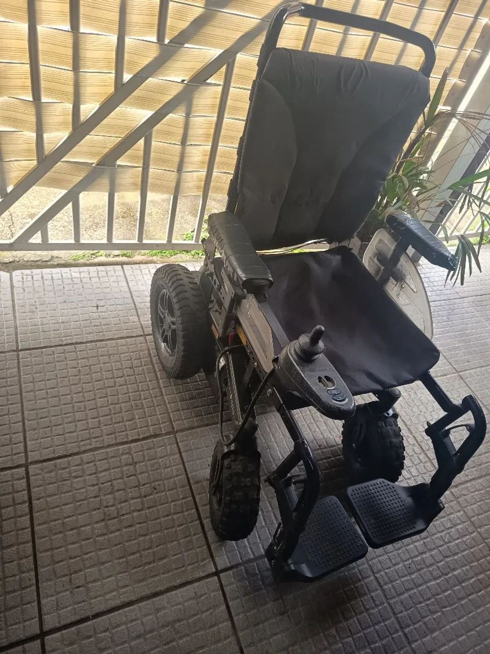 Cadeira de rodas motorizada  - Foto 2