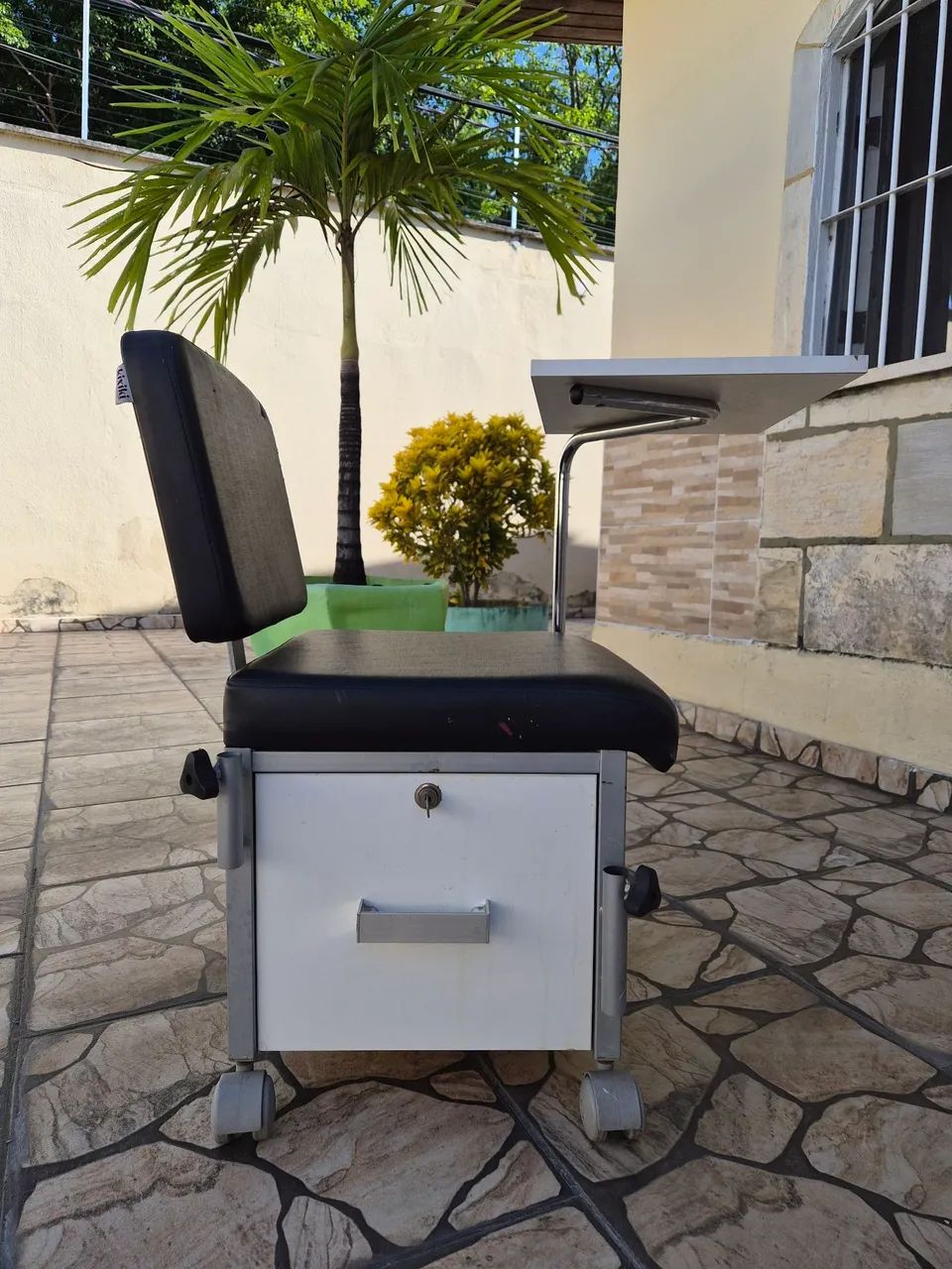 Cadeira de Manicure (Gaveta e Mesa) - Foto 2