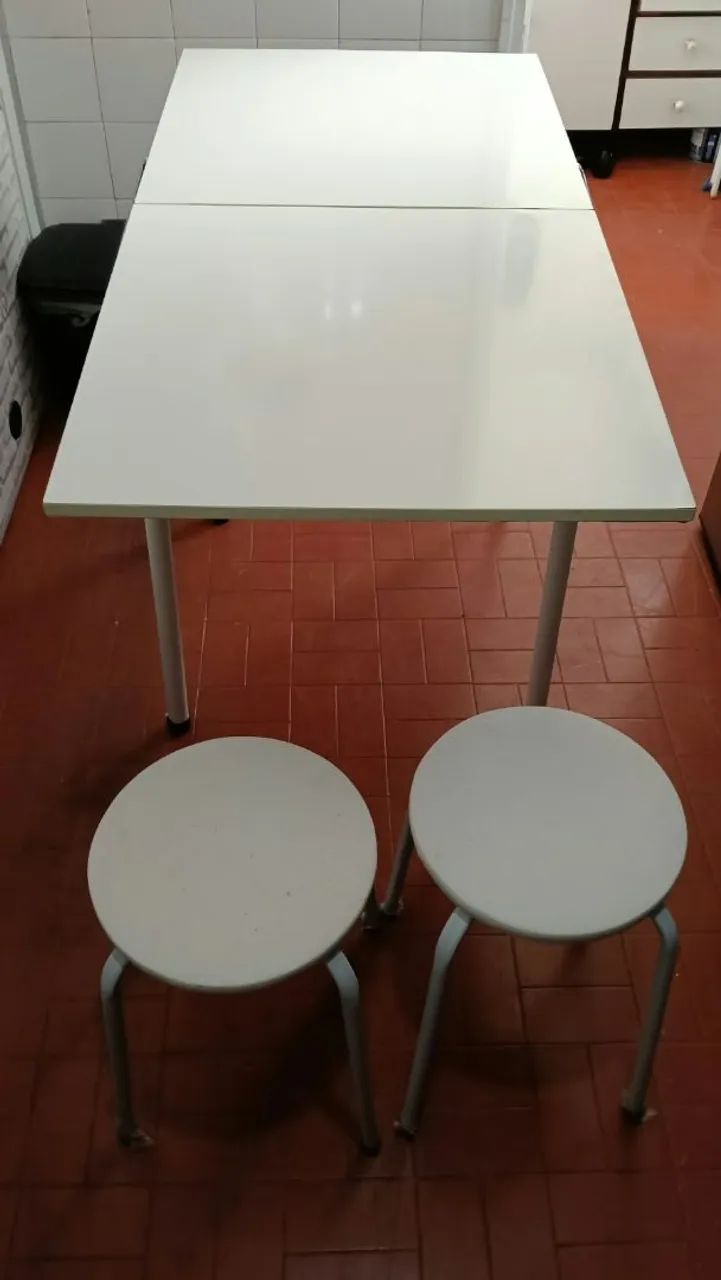 Mesa dobr ável e 2 banqueta - Foto 2
