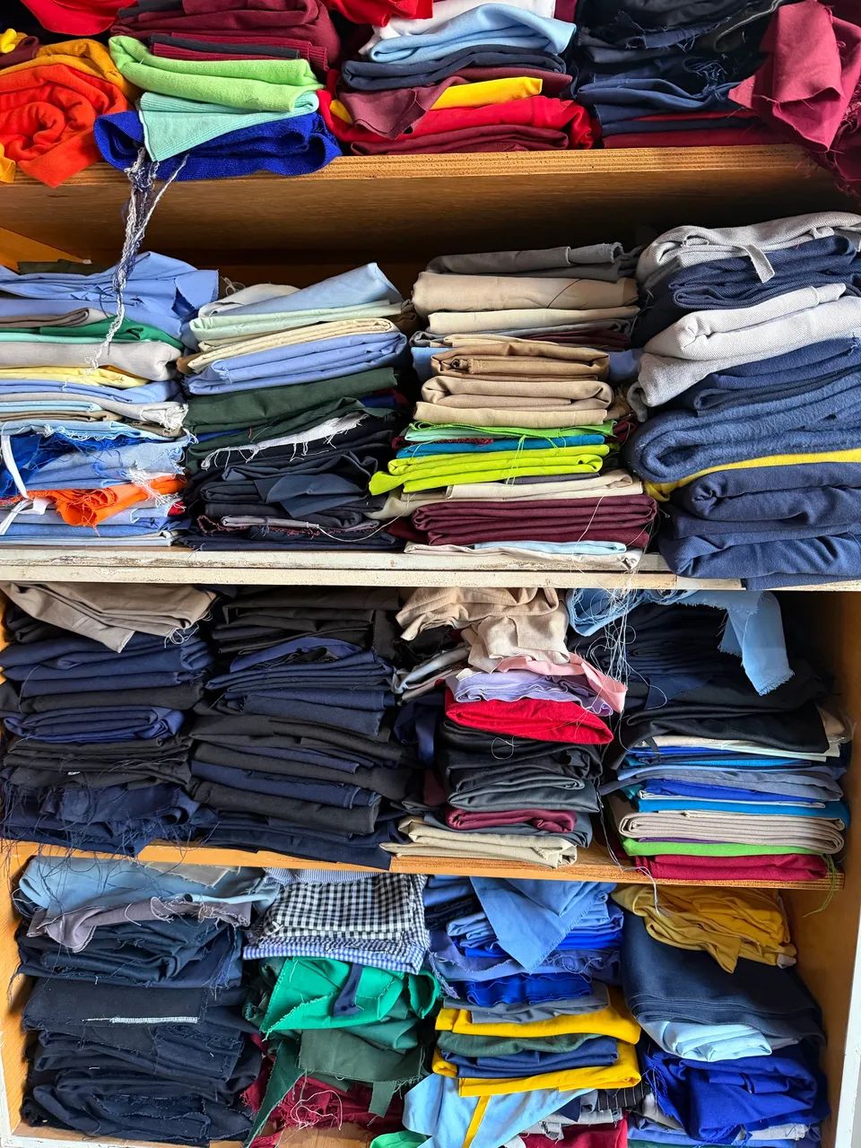 Retalhos de Tecidos e Malhas no kg - 30cm a 5 metros