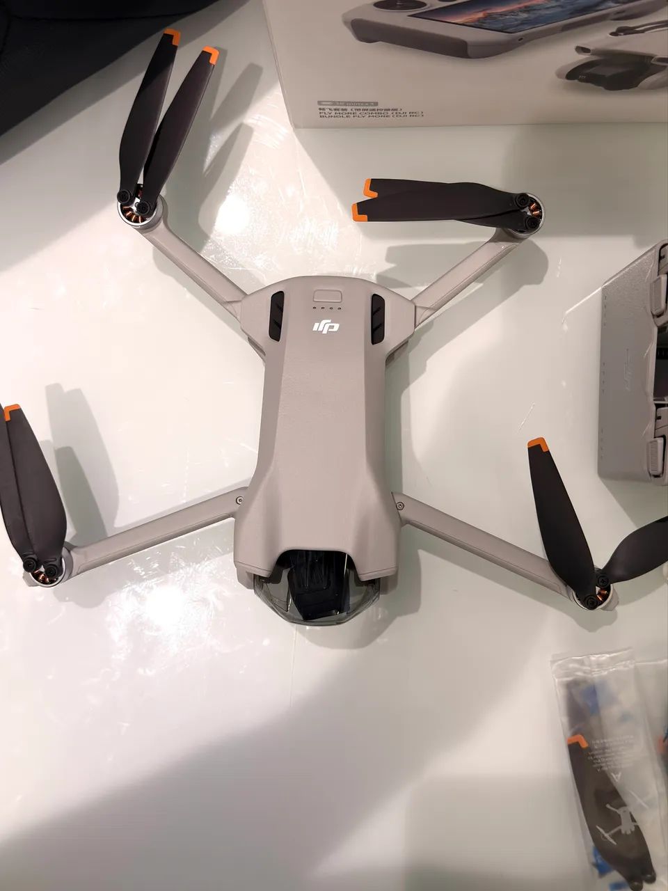 Drone DJI Mini 3 (DJI RC) + Fly More Combo Com Tela - Foto 2