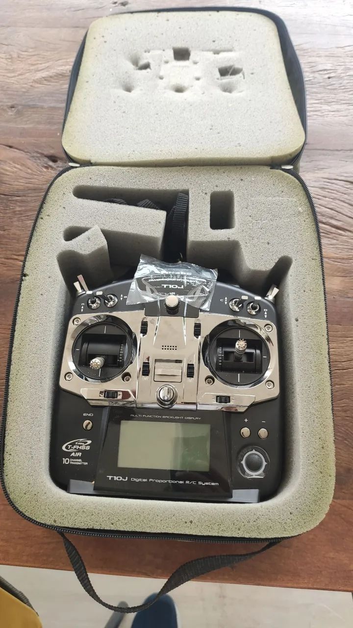 Radio futaba 10J - novo com receptor 8 canais e bateria LiFe - Foto 4