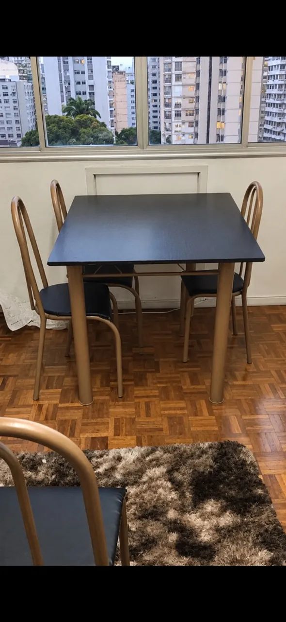 Mesa com cadeiras 